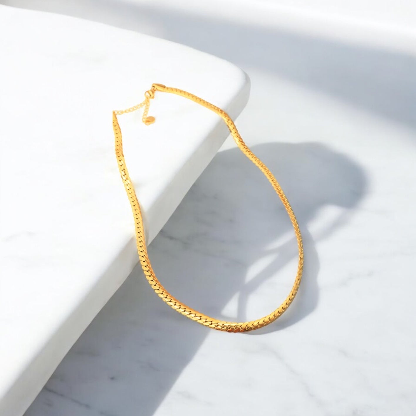 COLLIER LISA