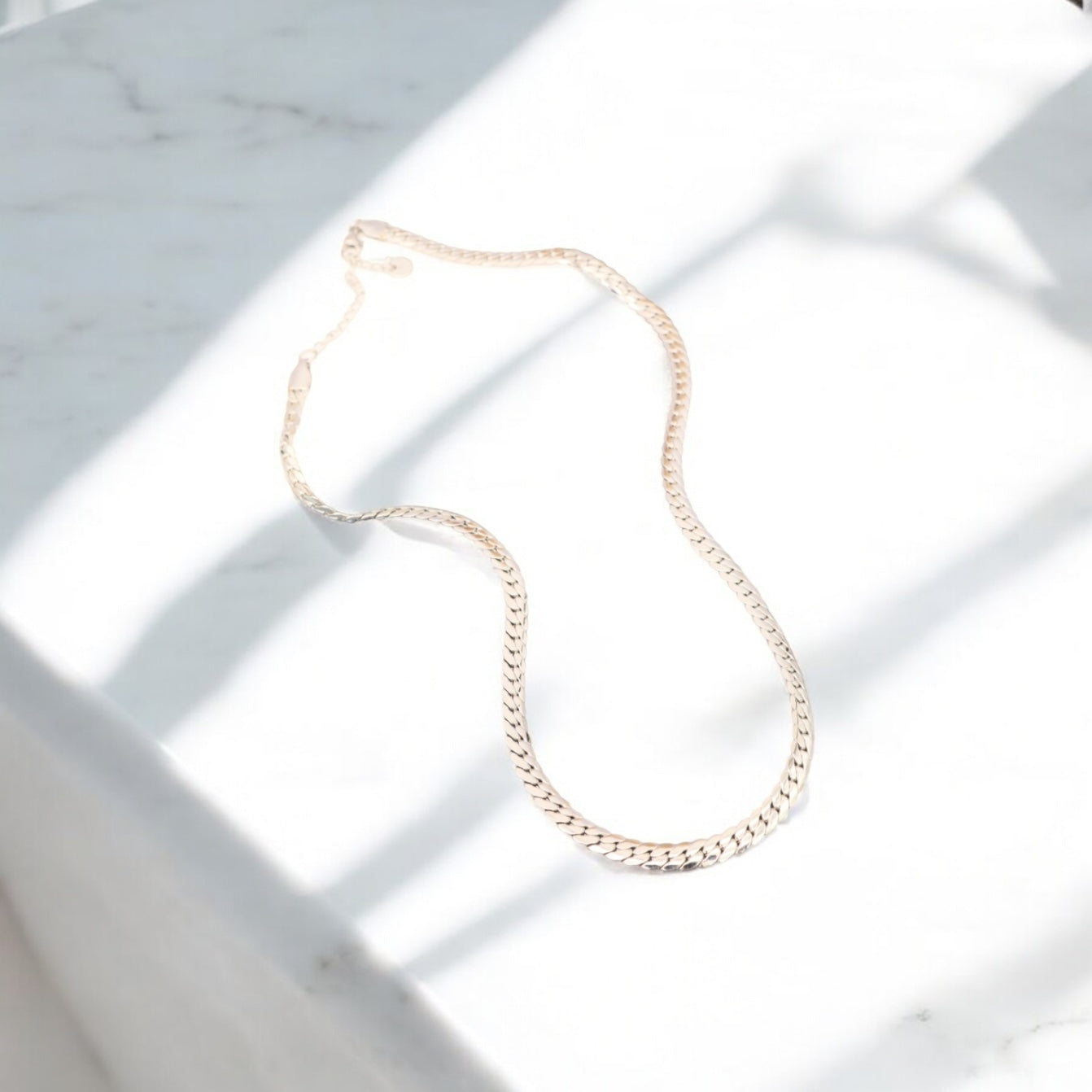 COLLIER LISA